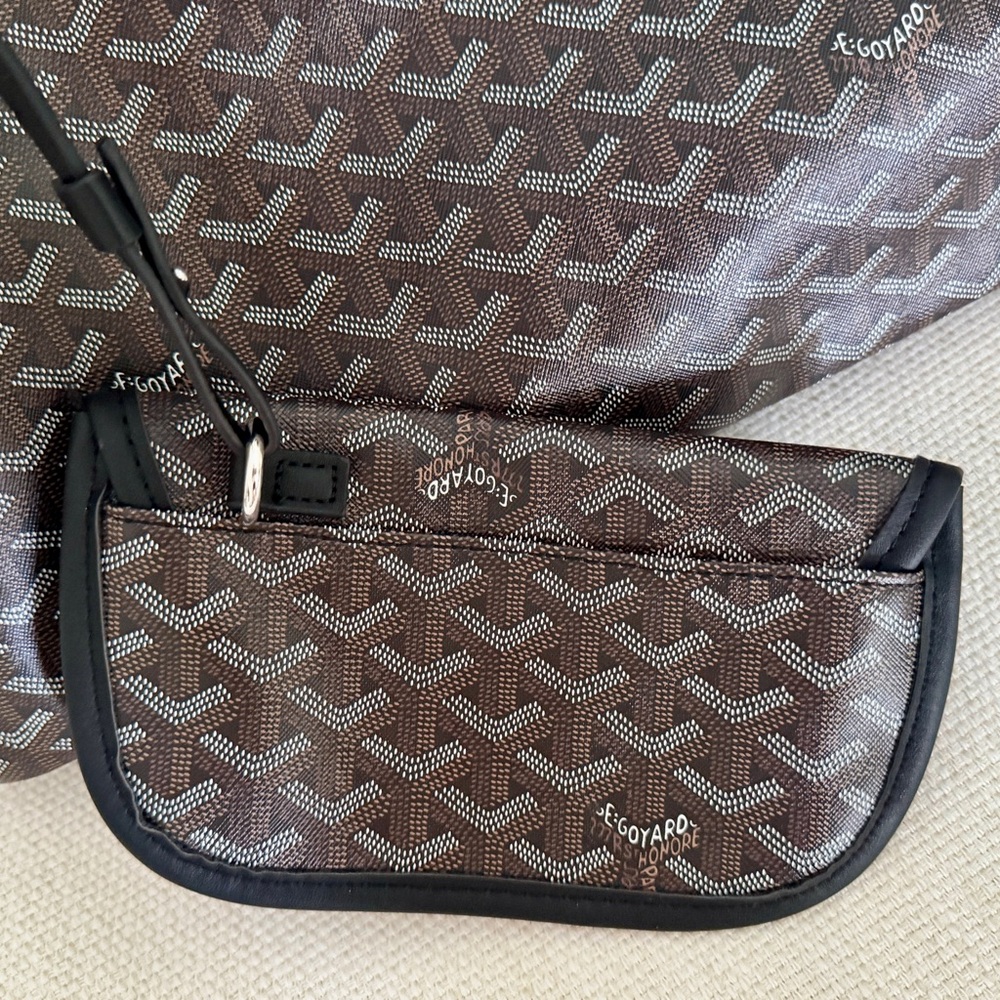 Designer inspired Black Tote with Pouch - Picture 4 of 16